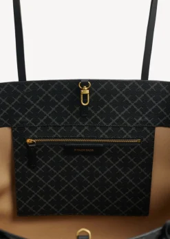 By Malene Birger Abigail