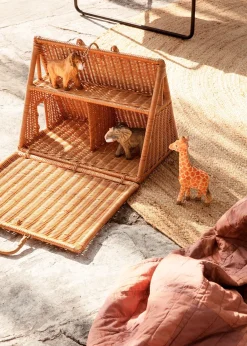 Kinder Ferm Living Animal Hand-Carved