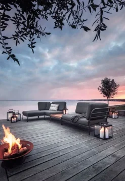 HOUE LEVEL / Left Corner