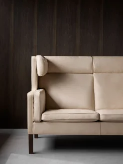 Fredericia Furniture Mogensen 2-Seater Coupé Sofa 2292 by Børge Mogensen