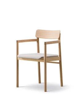 Fredericia Furniture Post Chair 3446 by Cecilie Manz Sunniva 717 / Lacquered Oak Sale