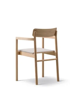 Fredericia Furniture Post Chair 3446 by Cecilie Manz Sunniva 717 / Lacquered Oak Sale