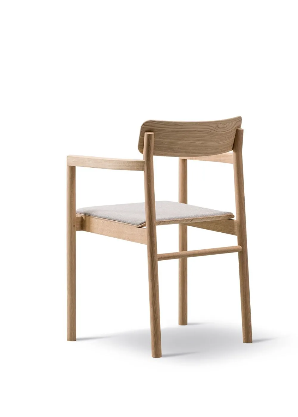 Fredericia Furniture Post Chair 3446 by Cecilie Manz Sunniva 717 / Lacquered Oak Sale