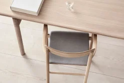 Fredericia Furniture Post Chair 3446 by Cecilie Manz Sunniva 717 / Lacquered Oak Sale