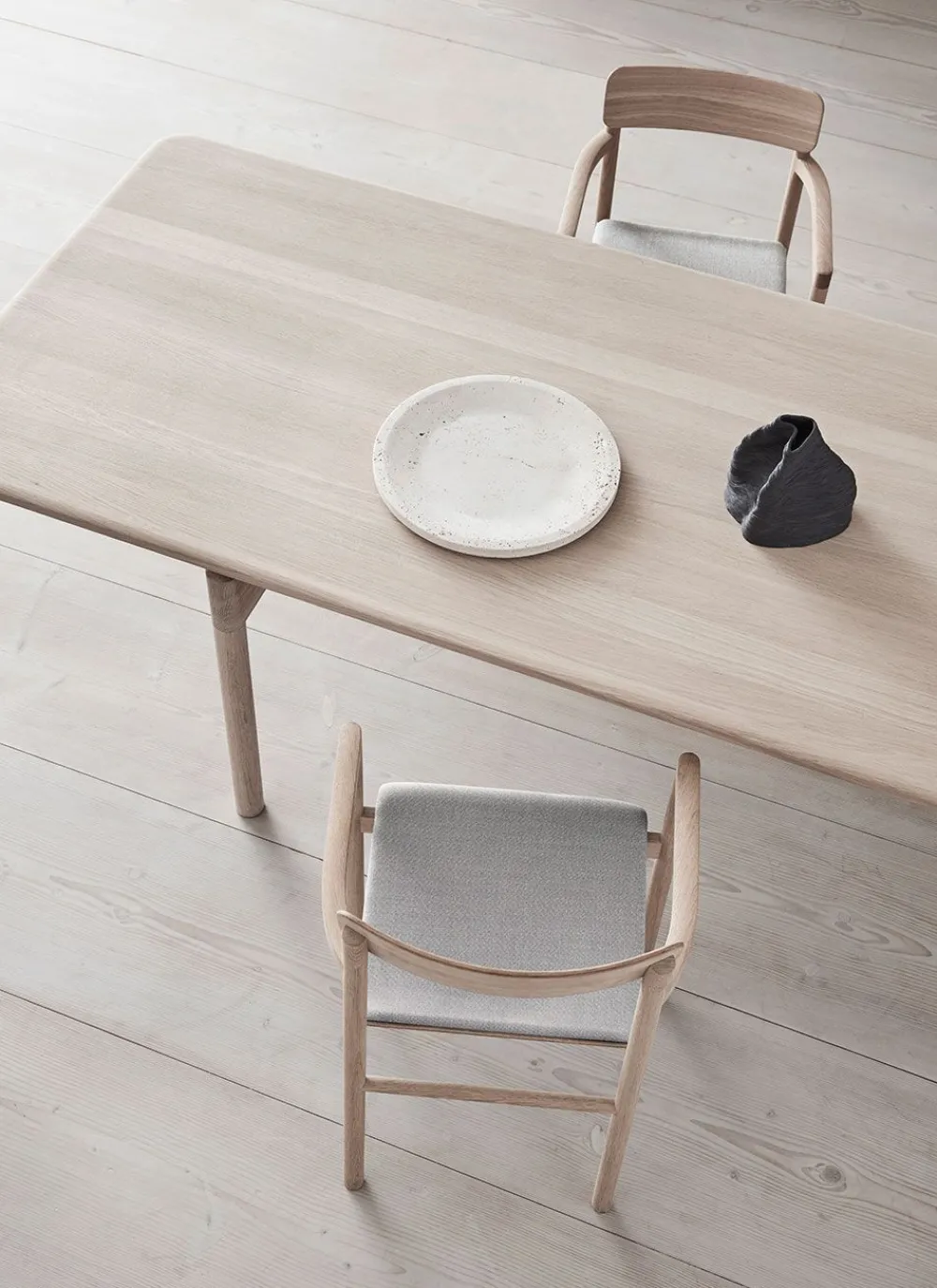 Fredericia Furniture Post Chair 3446 by Cecilie Manz Sunniva 717 / Lacquered Oak Sale