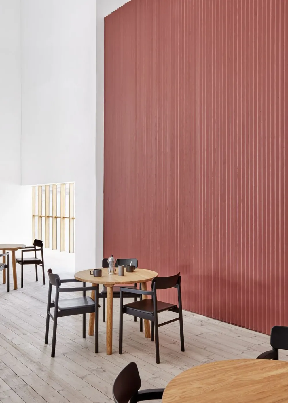 Fredericia Furniture Post Chair 3446 by Cecilie Manz Sunniva 717 / Lacquered Oak Sale