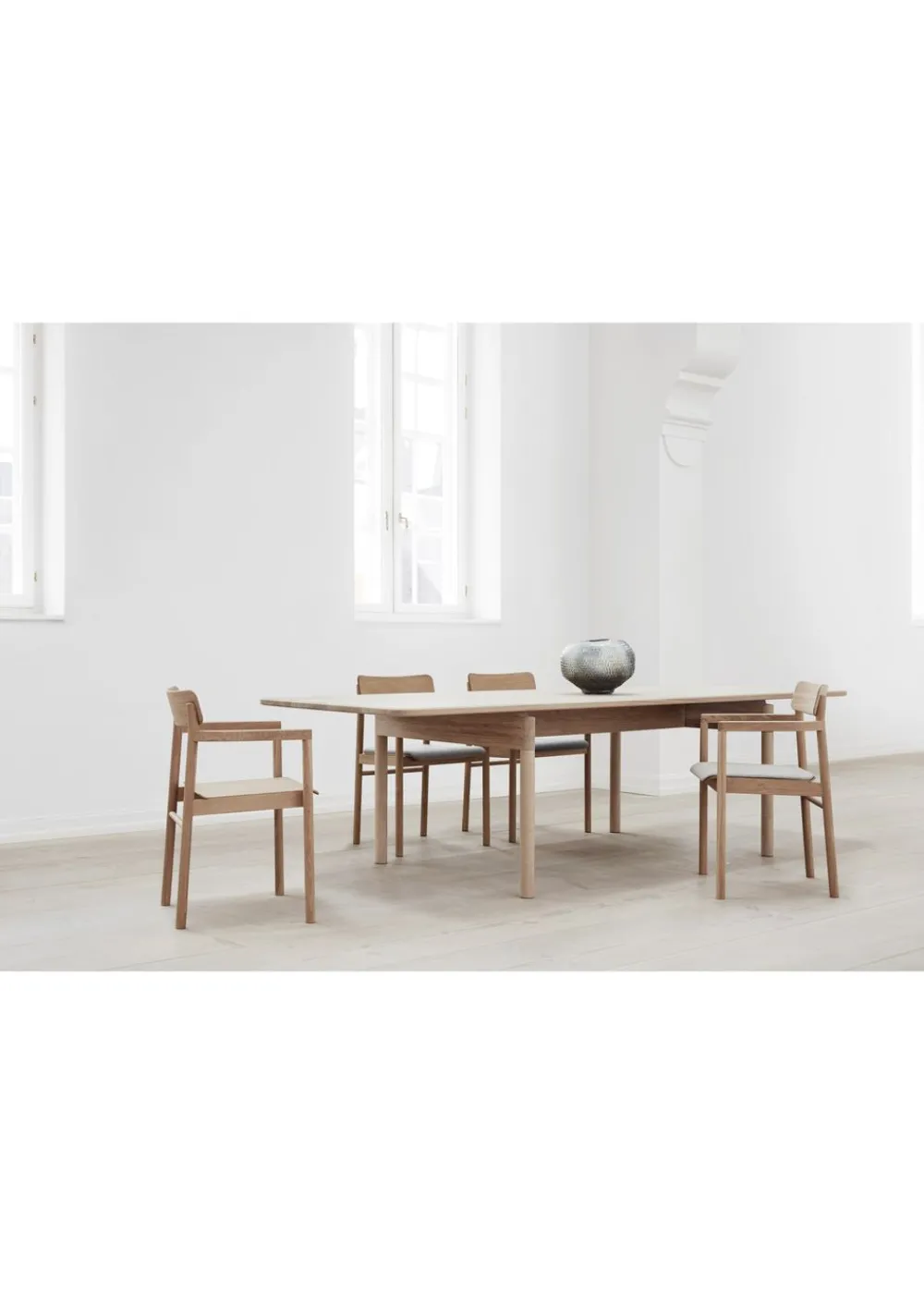 Fredericia Furniture Post Chair 3446 by Cecilie Manz Sunniva 717 / Lacquered Oak Sale