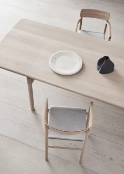 Fredericia Furniture Post Chair 3446 by Cecilie Manz Sunniva 717 / Lacquered Oak Sale