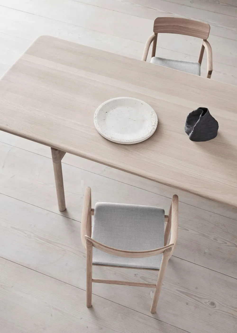 Fredericia Furniture Post Chair 3446 by Cecilie Manz Sunniva 717 / Lacquered Oak Sale